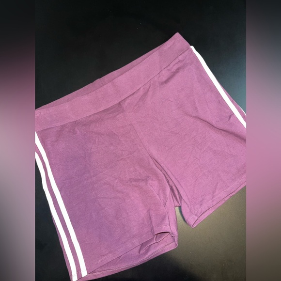 Torrid 5 Inch Signature Waist Side Stripe Bike Short in Purple Size 2 (2XL) EUC - Picture 1 of 9